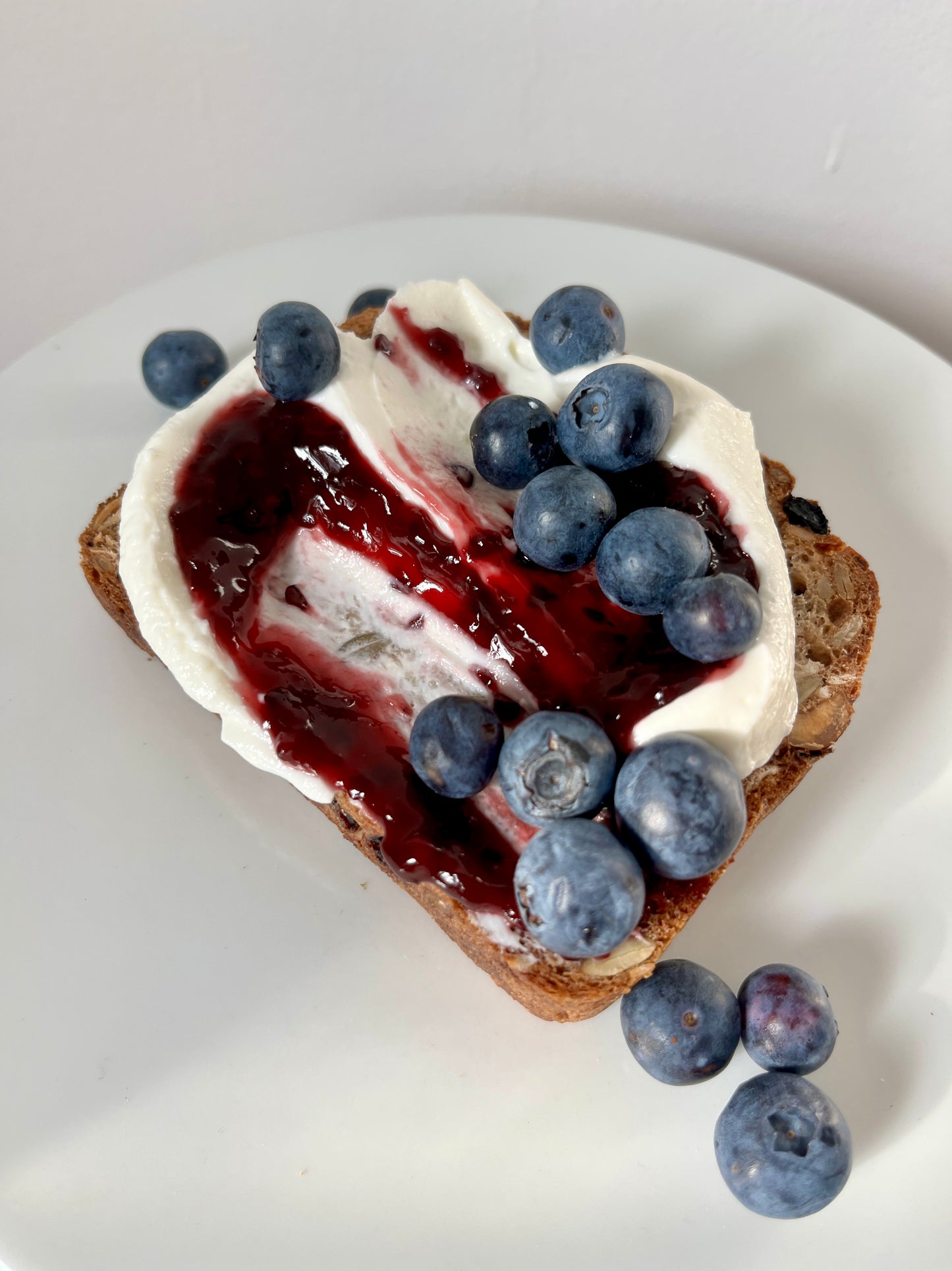 Pane di Meusli, Gluten Free Granola Bread, Black Currant & Hazelnut
